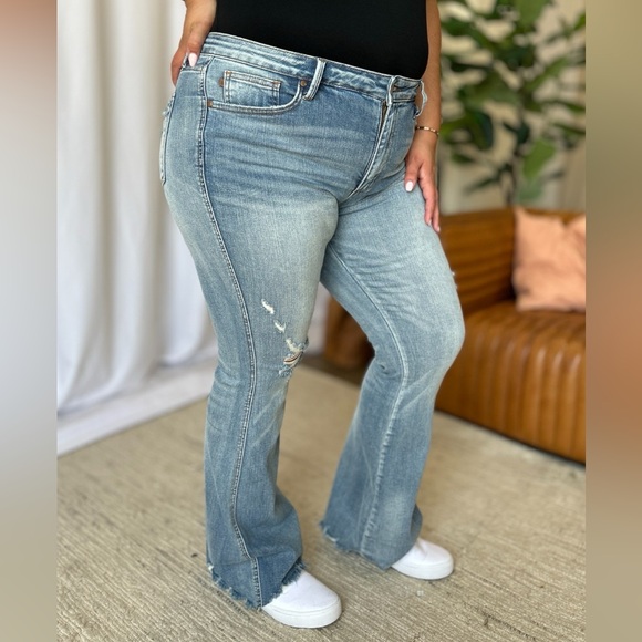 NWT Judy Blue PLUS + REG Size Push 2 Start Tummy Control Destroyed Flare Jeans - Picture 4 of 16